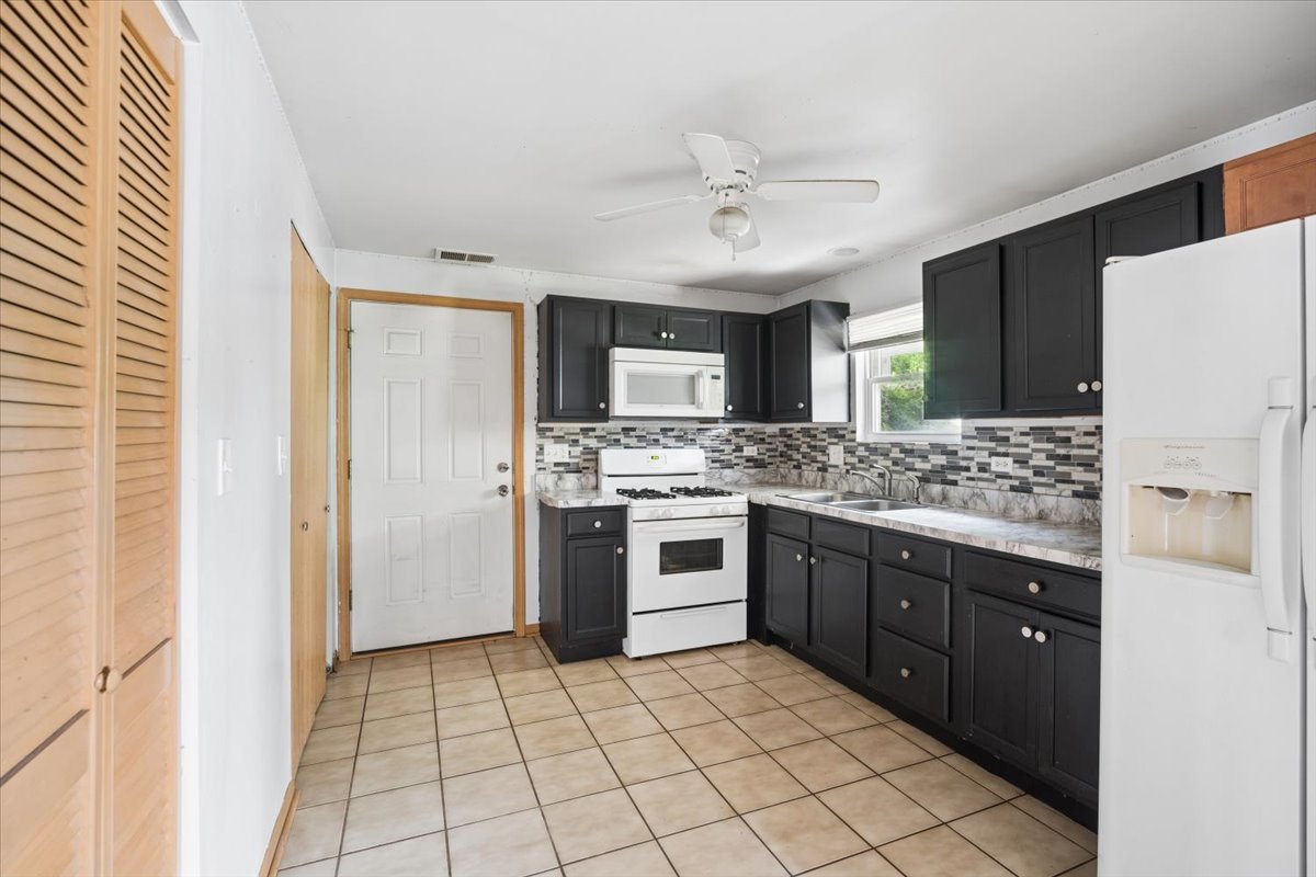 Properties 3 221 Clay Street
