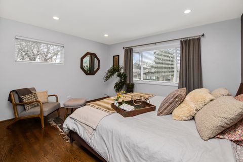 Tiny photo for 6323 N Kirkwood Avenue, Chicago, IL 60646 (MLS # 12618151)