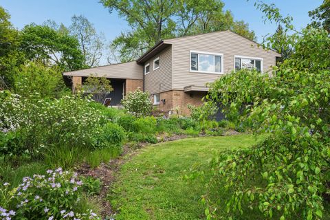 Tiny photo for 6323 N Kirkwood Avenue, Chicago, IL 60646 (MLS # 12618151)