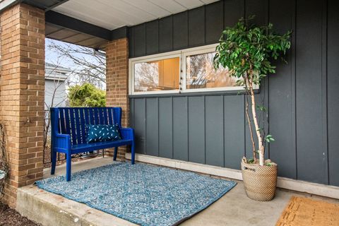 Tiny photo for 6323 N Kirkwood Avenue, Chicago, IL 60646 (MLS # 12618151)