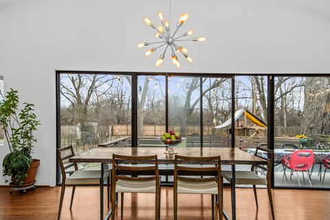 Tiny photo for 6323 N Kirkwood Avenue, Chicago, IL 60646 (MLS # 12618151)