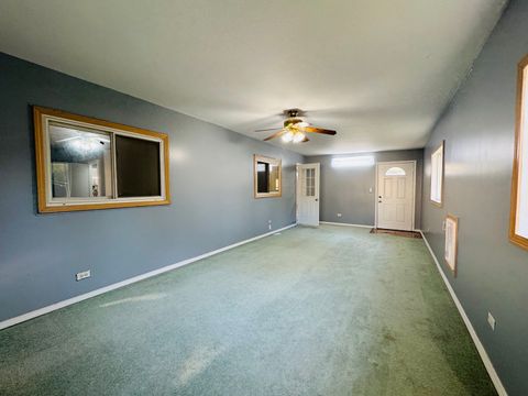 Tiny photo for 670 Lakeview Lane, Hoffman Estates, IL 60169 (MLS # 12534823)