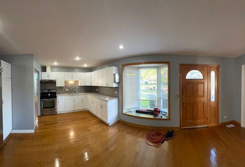 Tiny photo for 670 Lakeview Lane, Hoffman Estates, IL 60169 (MLS # 12534823)