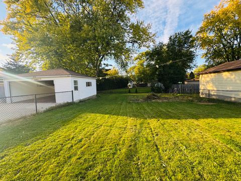 Tiny photo for 670 Lakeview Lane, Hoffman Estates, IL 60169 (MLS # 12534823)