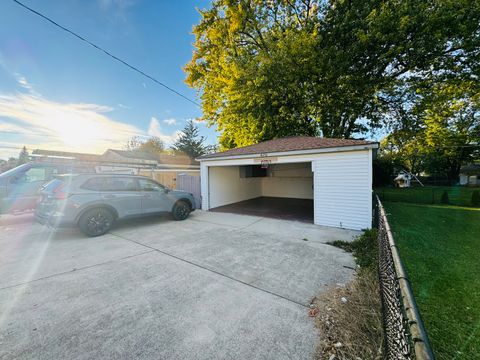 Tiny photo for 670 Lakeview Lane, Hoffman Estates, IL 60169 (MLS # 12534823)