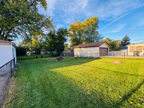 Tiny photo for 670 Lakeview Lane, Hoffman Estates, IL 60169 (MLS # 12534823)
