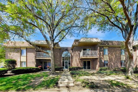 Photo of 906 W Alleghany Drive #1B, Arlington Heights, IL 60004 (MLS # 12659589)