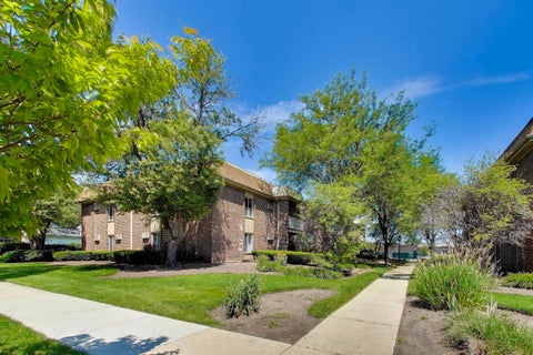 Tiny photo for 906 W Alleghany Drive #1B, Arlington Heights, IL 60004 (MLS # 12659589)