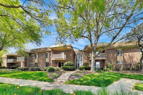 Tiny photo for 906 W Alleghany Drive #1B, Arlington Heights, IL 60004 (MLS # 12659589)