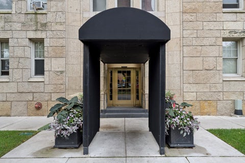 Tiny photo for 5000 S East End Avenue #15C, Chicago, IL 60615 (MLS # 12761034)