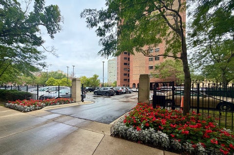 Tiny photo for 5000 S East End Avenue #15C, Chicago, IL 60615 (MLS # 12761034)