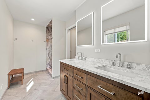 Tiny photo for 4 W Suffield Drive, Arlington Heights, IL 60004 (MLS # 12752671)