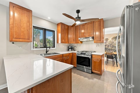 Tiny photo for 4 W Suffield Drive, Arlington Heights, IL 60004 (MLS # 12752671)