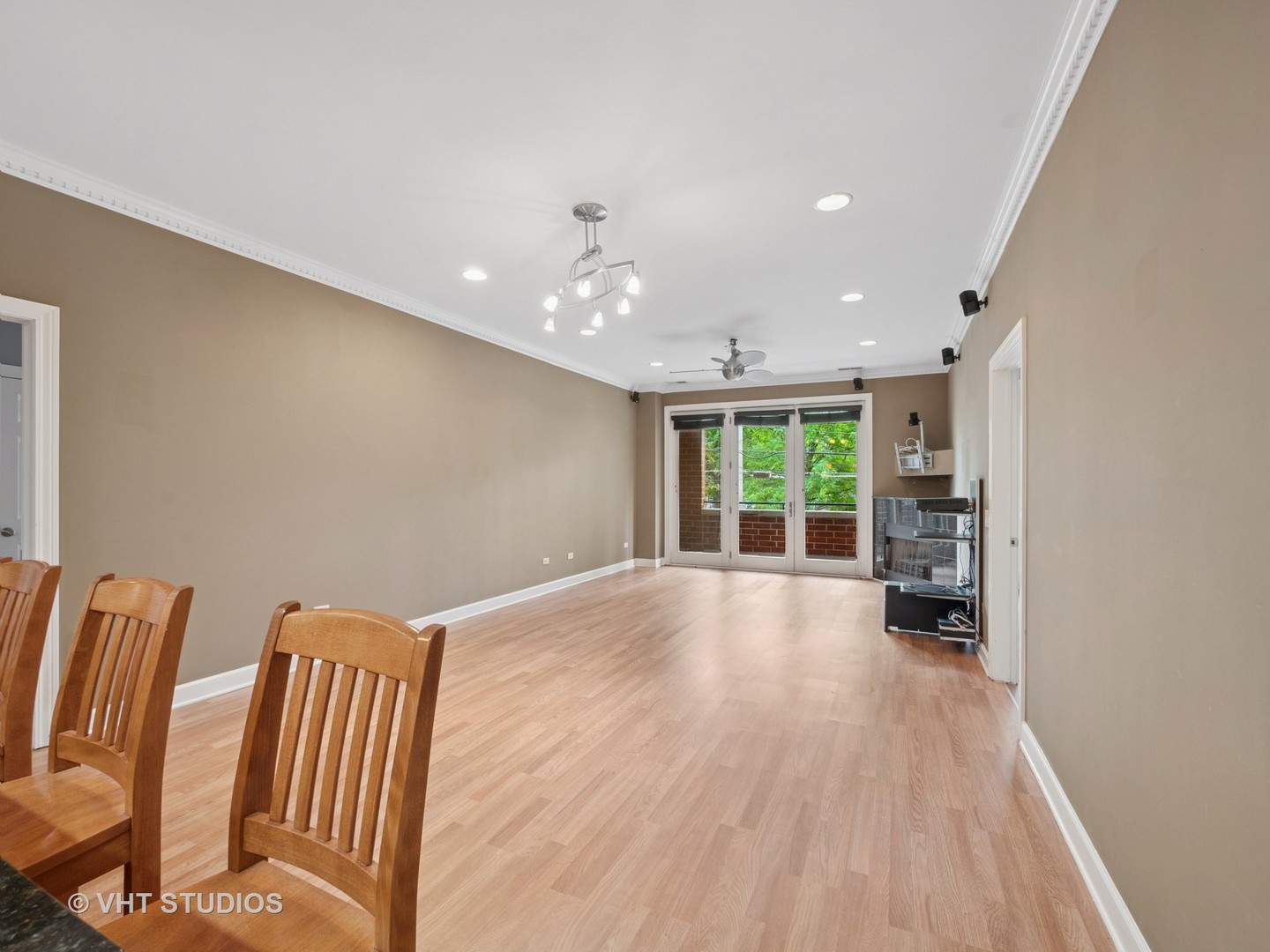 4553 N Magnolia Avenue 205