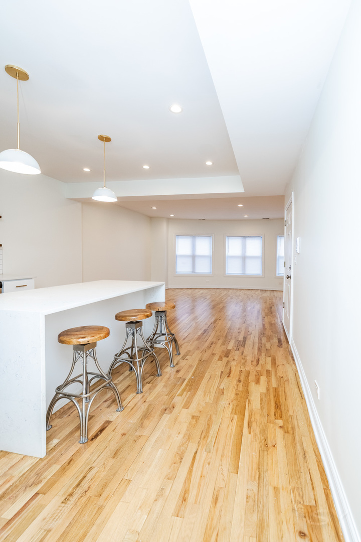 6711 S PAXTON Avenue