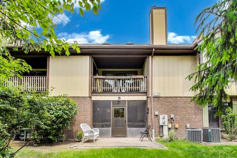 Tiny photo for 206 Country Lane, Des Plaines, IL 60016 (MLS # 12491910)