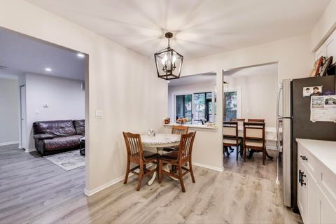 Tiny photo for 206 Country Lane, Des Plaines, IL 60016 (MLS # 12491910)