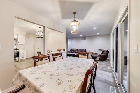 Tiny photo for 206 Country Lane, Des Plaines, IL 60016 (MLS # 12491910)