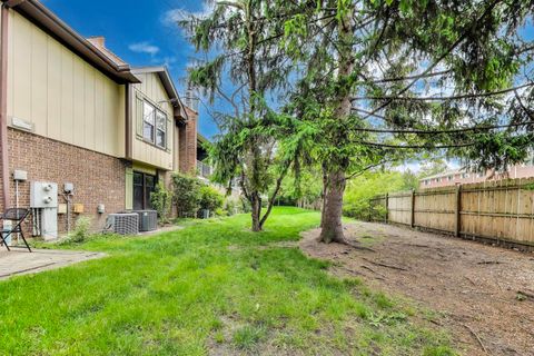 Tiny photo for 206 Country Lane, Des Plaines, IL 60016 (MLS # 12491910)
