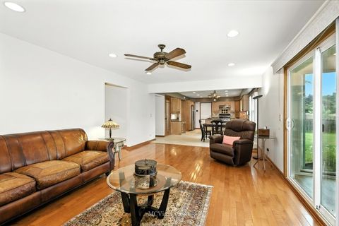 Tiny photo for 3835 Huntington Boulevard, Hoffman Estates, IL 60192 (MLS # 12438788)