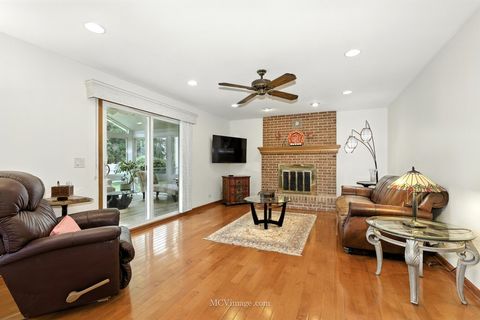 Tiny photo for 3835 Huntington Boulevard, Hoffman Estates, IL 60192 (MLS # 12438788)