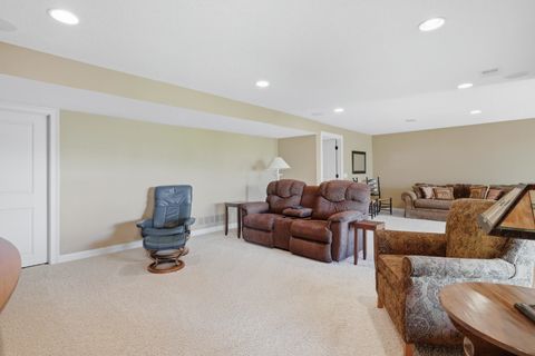 Tiny photo for 5706 Castlewood Drive #0, Bettendorf, IA 52722 (MLS # 12614355)