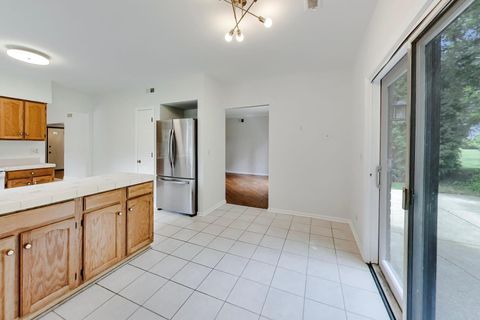 Tiny photo for 1304 Kempton Drive, Libertyville, IL 60048 (MLS # 12695619)