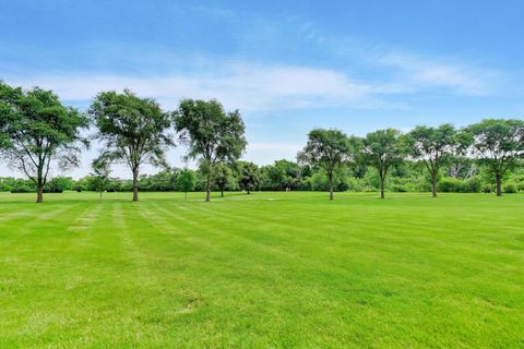 Tiny photo for 1304 Kempton Drive, Libertyville, IL 60048 (MLS # 12695619)