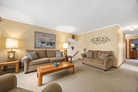 Tiny photo for 8000 Oakview Lane, Woodridge, IL 60517 (MLS # 12587818)