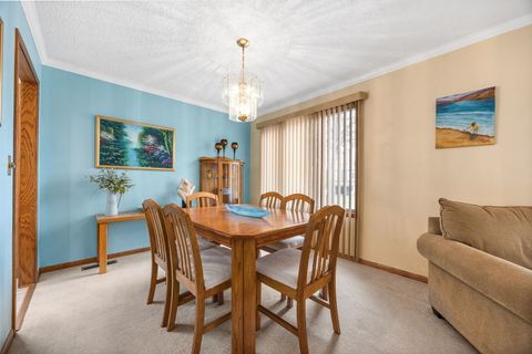 Tiny photo for 8000 Oakview Lane, Woodridge, IL 60517 (MLS # 12587818)