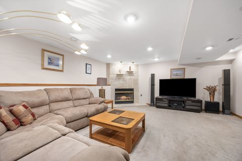 Tiny photo for 8000 Oakview Lane, Woodridge, IL 60517 (MLS # 12587818)