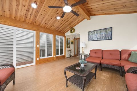 Tiny photo for 8000 Oakview Lane, Woodridge, IL 60517 (MLS # 12587818)