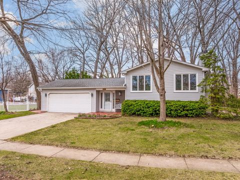 Tiny photo for 8000 Oakview Lane, Woodridge, IL 60517 (MLS # 12587818)
