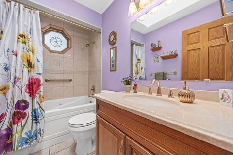 Tiny photo for 8000 Oakview Lane, Woodridge, IL 60517 (MLS # 12587818)