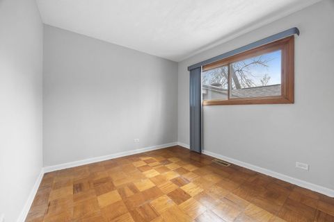 Tiny photo for 8000 Oakview Lane, Woodridge, IL 60517 (MLS # 12587818)