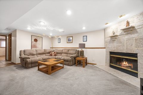 Tiny photo for 8000 Oakview Lane, Woodridge, IL 60517 (MLS # 12587818)