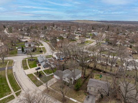 Tiny photo for 8000 Oakview Lane, Woodridge, IL 60517 (MLS # 12587818)