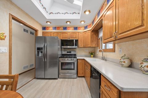 Tiny photo for 8000 Oakview Lane, Woodridge, IL 60517 (MLS # 12587818)