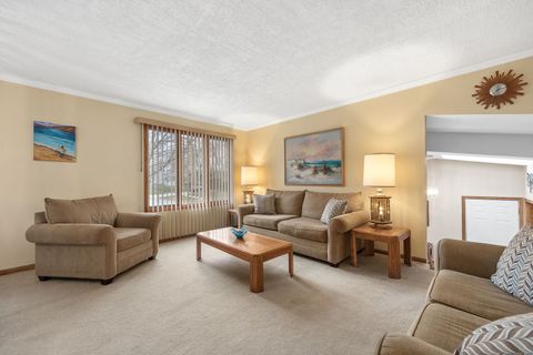 Tiny photo for 8000 Oakview Lane, Woodridge, IL 60517 (MLS # 12587818)