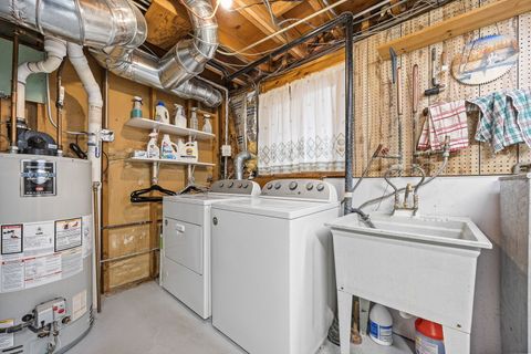 Tiny photo for 8000 Oakview Lane, Woodridge, IL 60517 (MLS # 12587818)