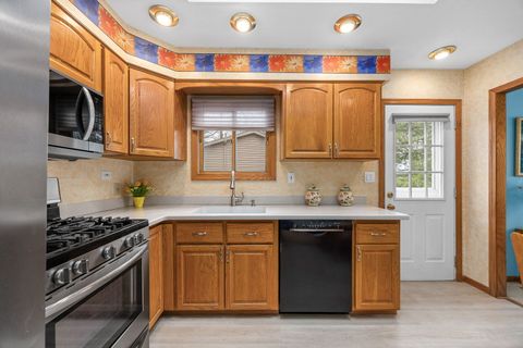 Tiny photo for 8000 Oakview Lane, Woodridge, IL 60517 (MLS # 12587818)