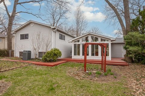 Tiny photo for 8000 Oakview Lane, Woodridge, IL 60517 (MLS # 12587818)