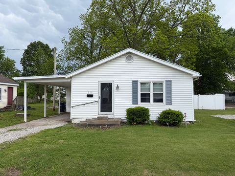 Photo of 219 E Williams Street, Salem, IL 62881 (MLS # 12639132)