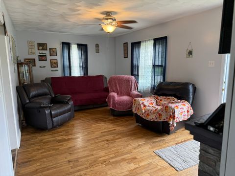 Tiny photo for 219 E Williams Street, Salem, IL 62881 (MLS # 12639132)