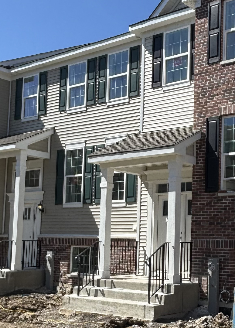 2107 Neubauer Circle 1104