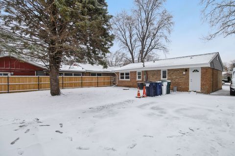 Tiny photo for 9804 S Maplewood Avenue, Evergreen Park, IL 60805 (MLS # 12595733)