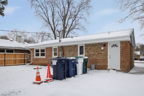 Tiny photo for 9804 S Maplewood Avenue, Evergreen Park, IL 60805 (MLS # 12595733)