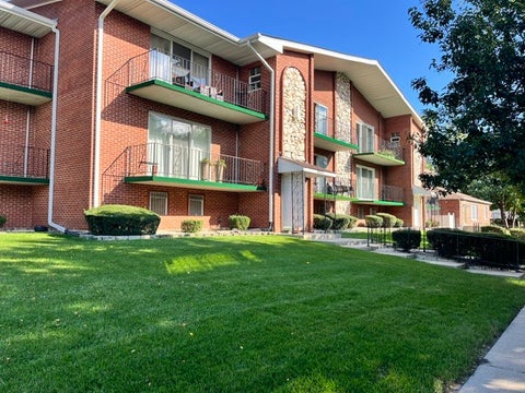 Tiny photo for 9605 S Komensky Avenue #202, Oak Lawn, IL 60453 (MLS # 12769947)
