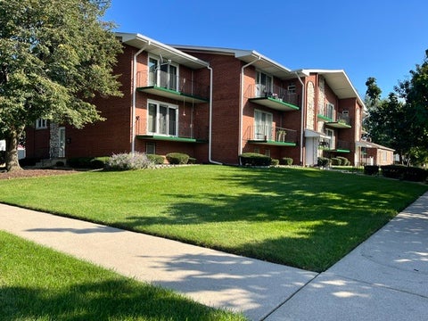 Tiny photo for 9605 S Komensky Avenue #202, Oak Lawn, IL 60453 (MLS # 12769947)