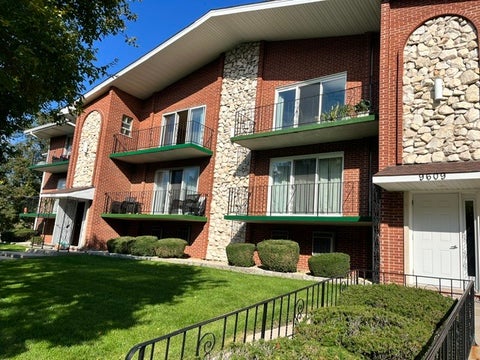 Photo of 9605 S Komensky Avenue #202, Oak Lawn, IL 60453 (MLS # 12769947)